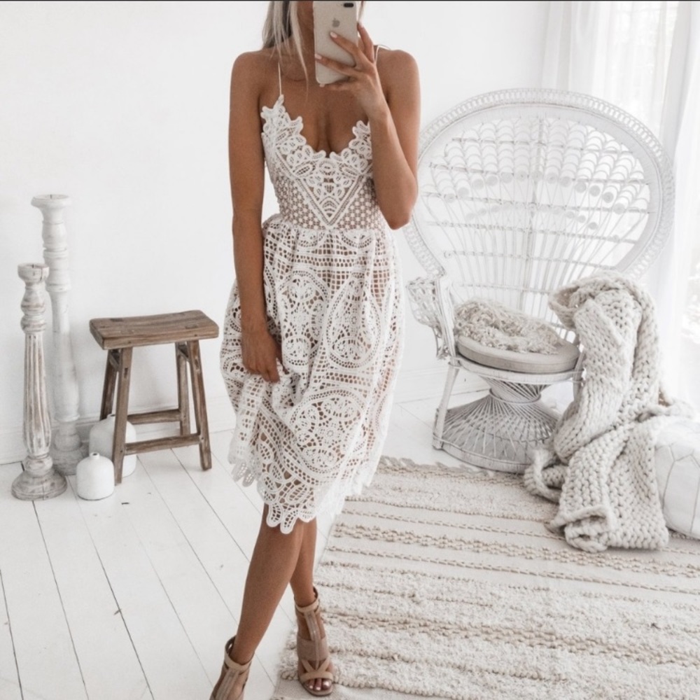 Born To Be Chic- Bella White Lace Dress